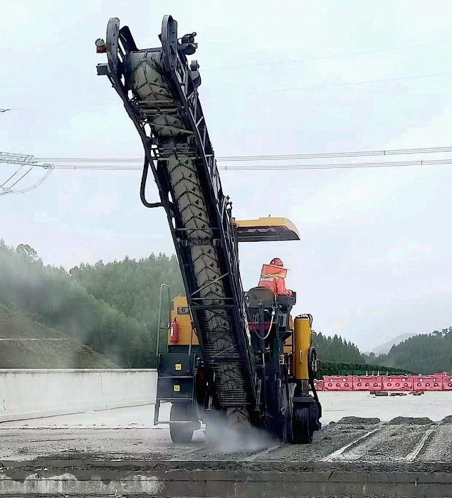 靠譜！徐工銑刨機(jī)化身“護(hù)路使者”助力巴平高速建設(shè)！